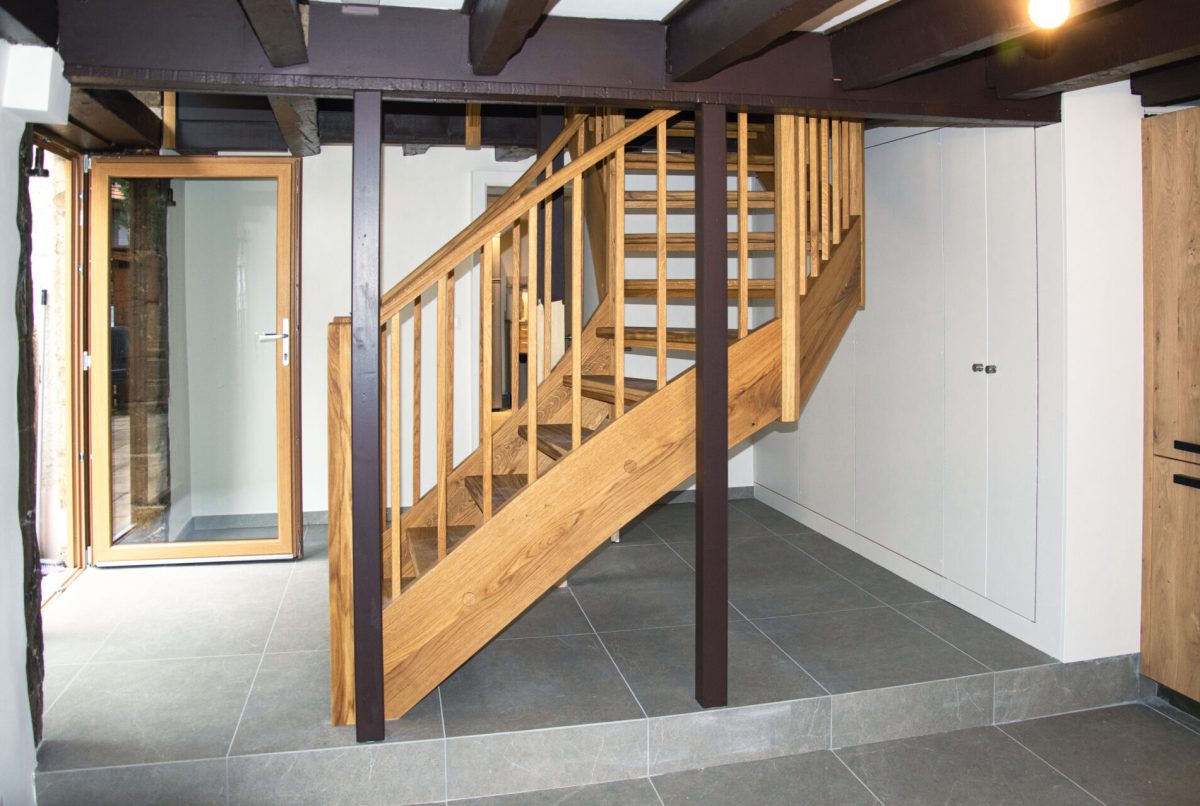 Champion_escalier_entree